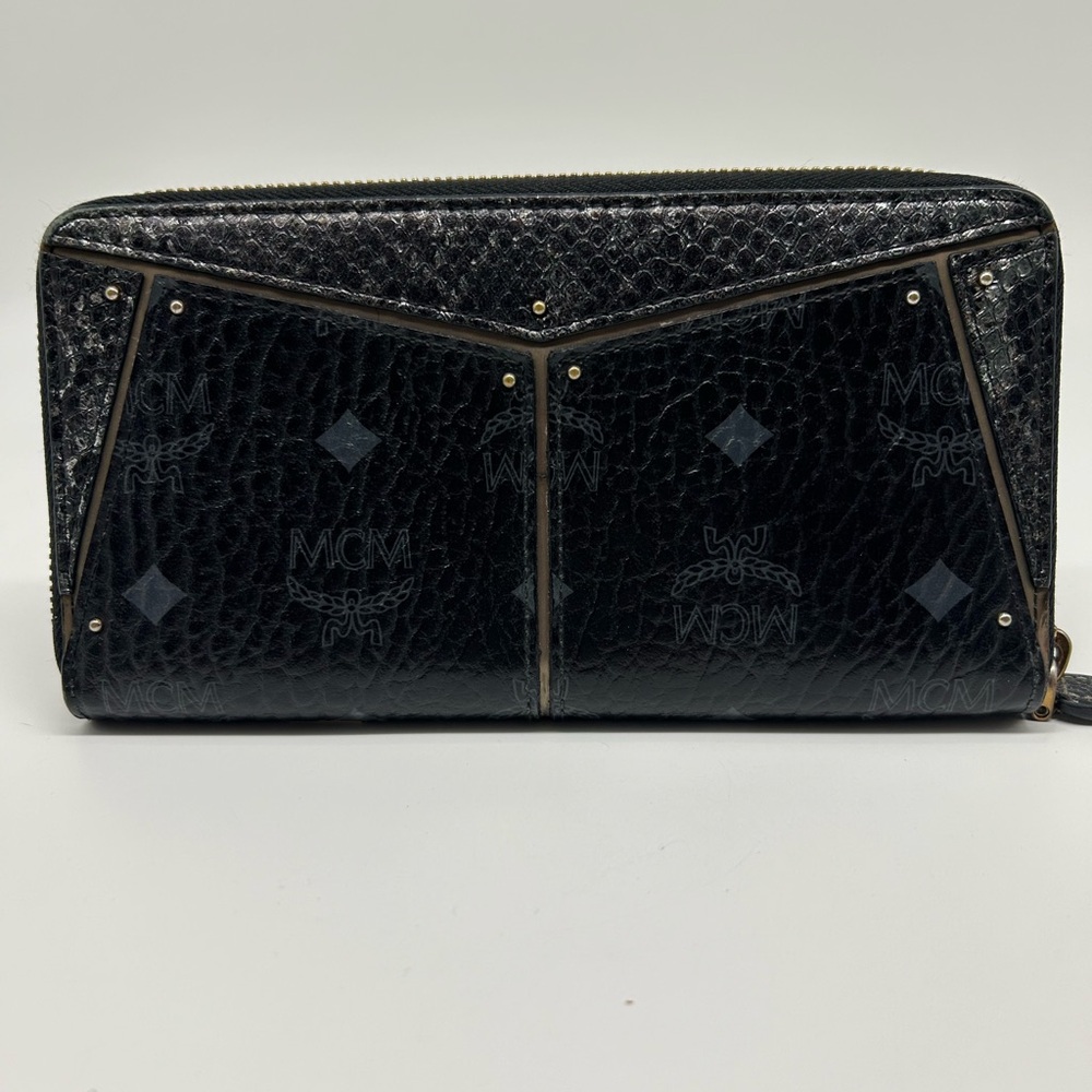 MCM Black Patent Leather Zip-Around Wallet with Gold Plaque - Picture 2 of 6